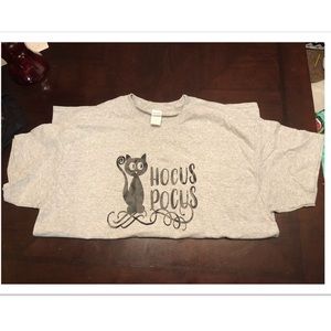 Tops - Hocus pocus shirt cat size xl Tops - Hocus pocus shirt cat size xl